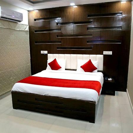 Hotel Eurasia Zirakpur Zewnętrze zdjęcie