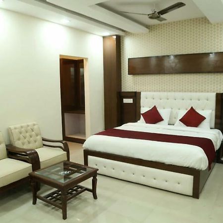 Hotel Eurasia Zirakpur Zewnętrze zdjęcie