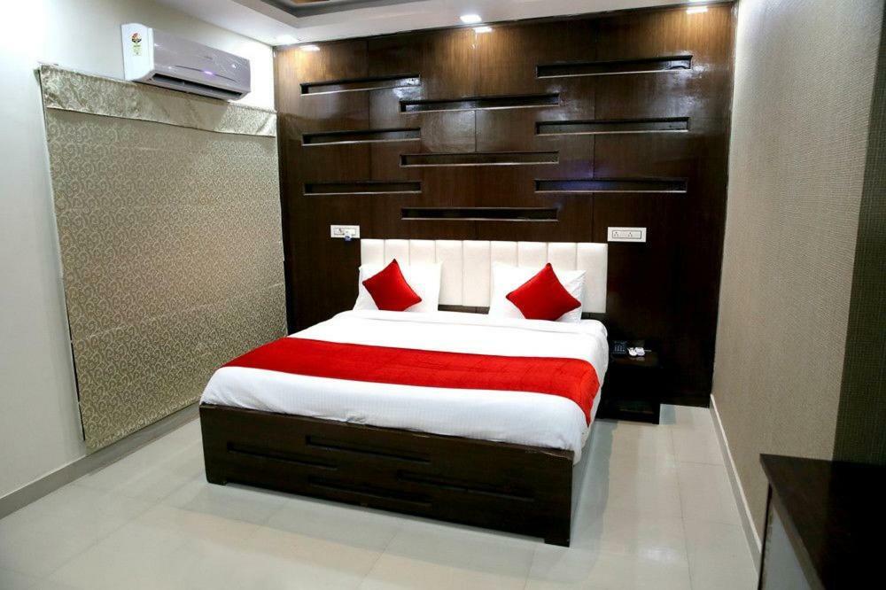 Hotel Eurasia Zirakpur Zewnętrze zdjęcie