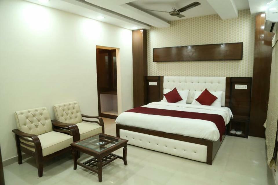 Hotel Eurasia Zirakpur Zewnętrze zdjęcie